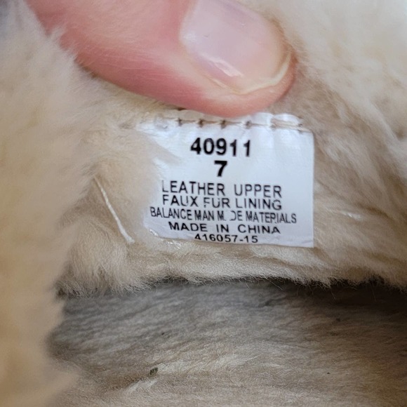 Minnetonka Women's Slippers - Picture 10 of 11